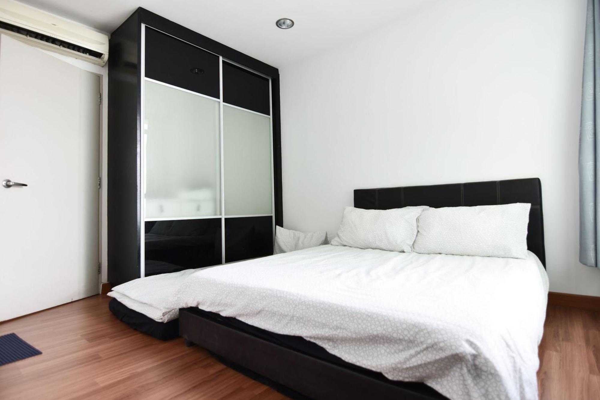 Apartment Cozy 4br Free Parking Near Lalaport Klcc Kuala Lumpur